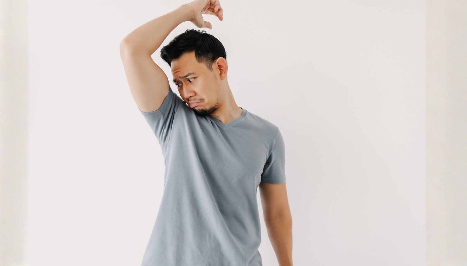 Masih Bau Badan Padahal Sudah Mandi? Ini Kebiasaan Penyebabnya!