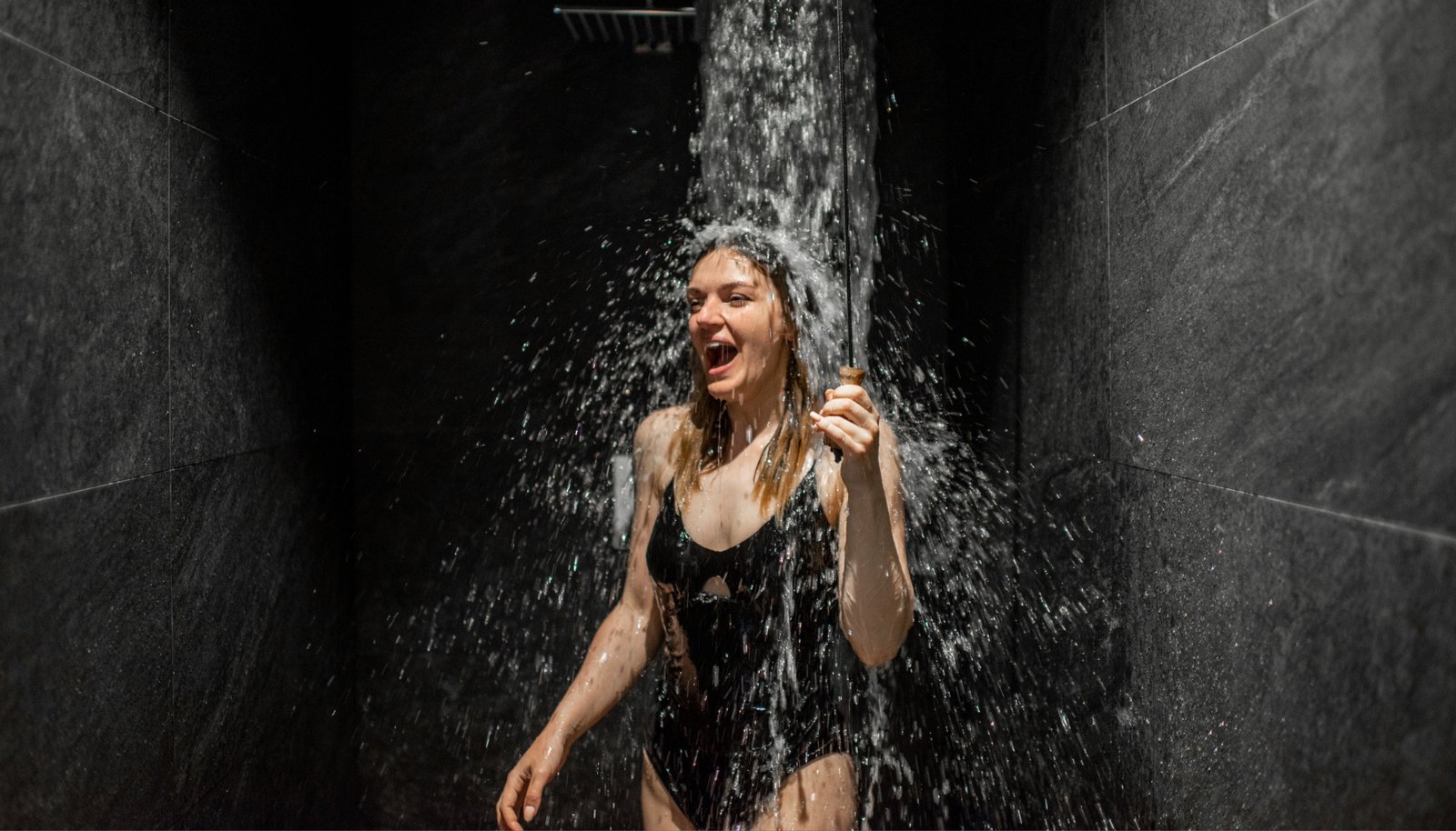 Benarkah Over-Shower Bikin Kulit Mudah Rusak?