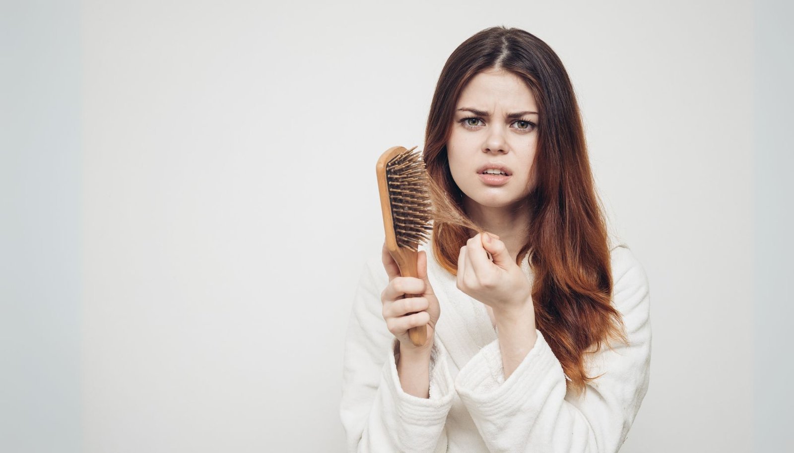 Penyebab Rambut Rontok dan Cara Mengatasinya