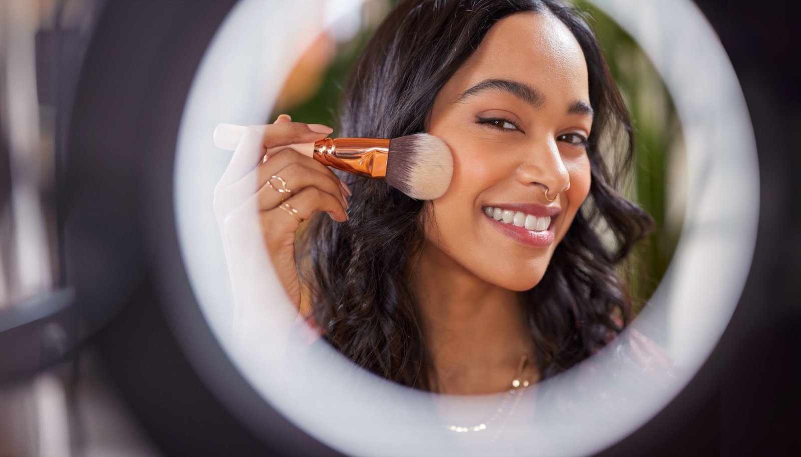 Makeup Natural untuk Tampil Otentik