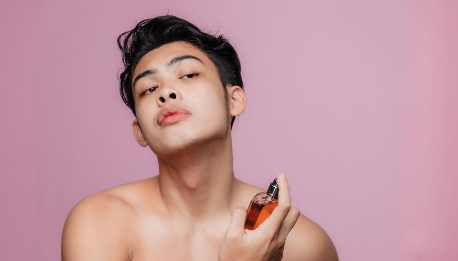 Apakah Parfum Harus Disemprot ke Seluruh Tubuh?